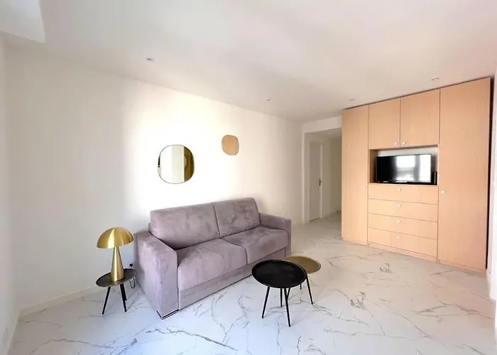Joli Studio - Studio Neuf Terrasse Clim Wi-Fi 2 Min. Des Plages