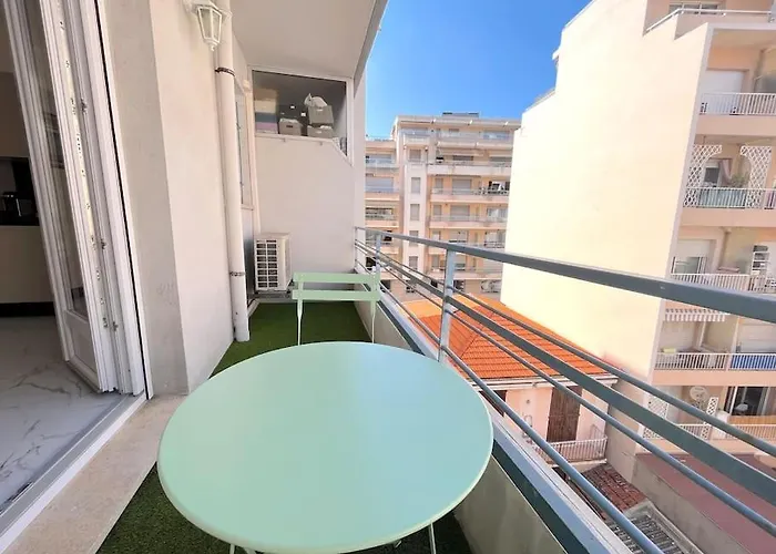 Joli Studio - Studio Neuf Terrasse Clim Wi-Fi 2 Min. Des Plages